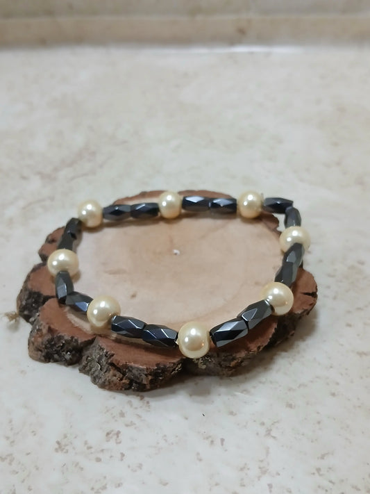 Magnetic black and white stretchy bracelet - Crazy Cat Lady Crafts