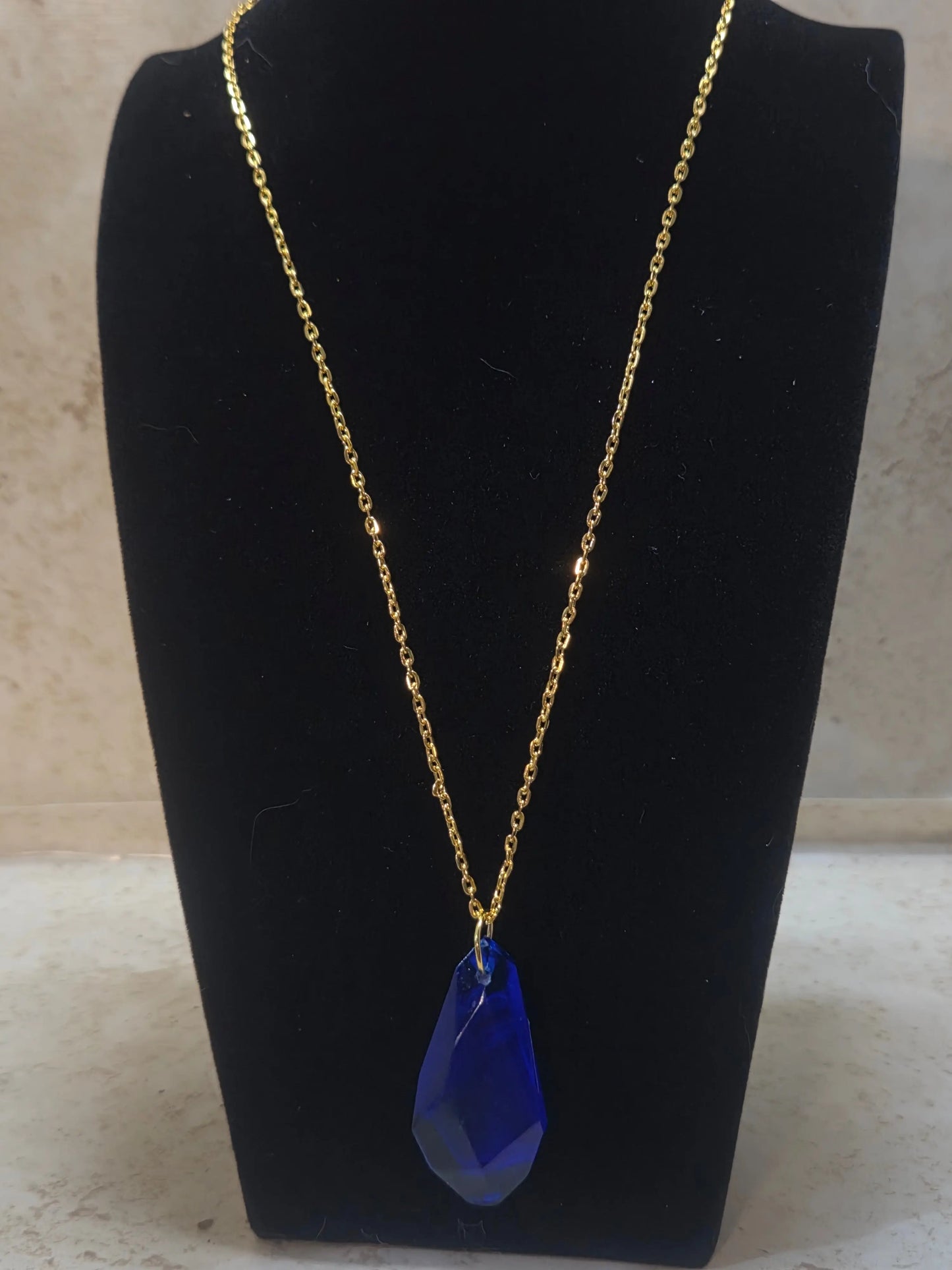 1.5 inch faceted royal blue resin pendant necklace - Crazy Cat Lady Crafts