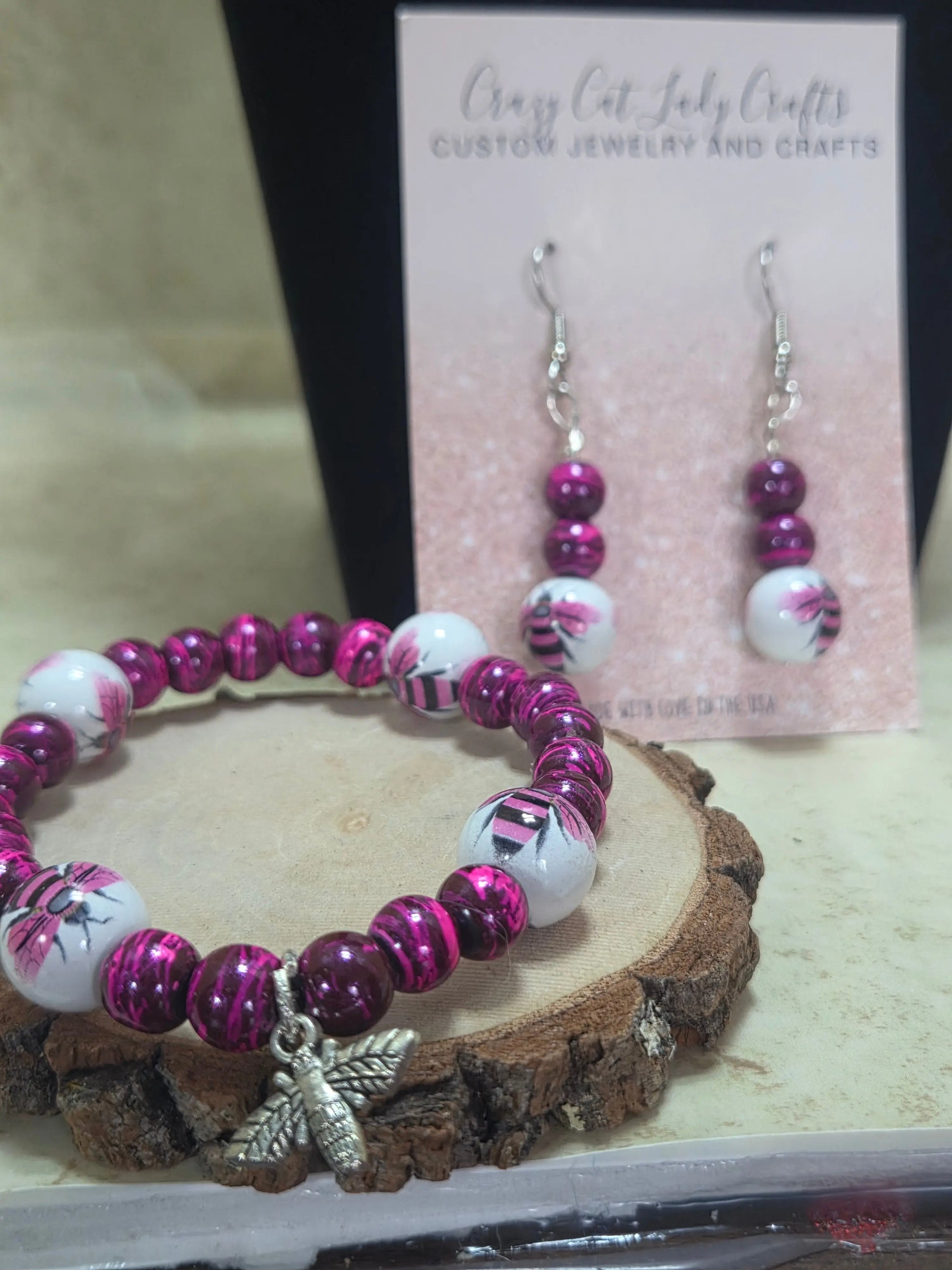 Pink and black swirl beads and larger with beads with pink and black bees 2 piece jewelry set - Crazy Cat Lady Crafts