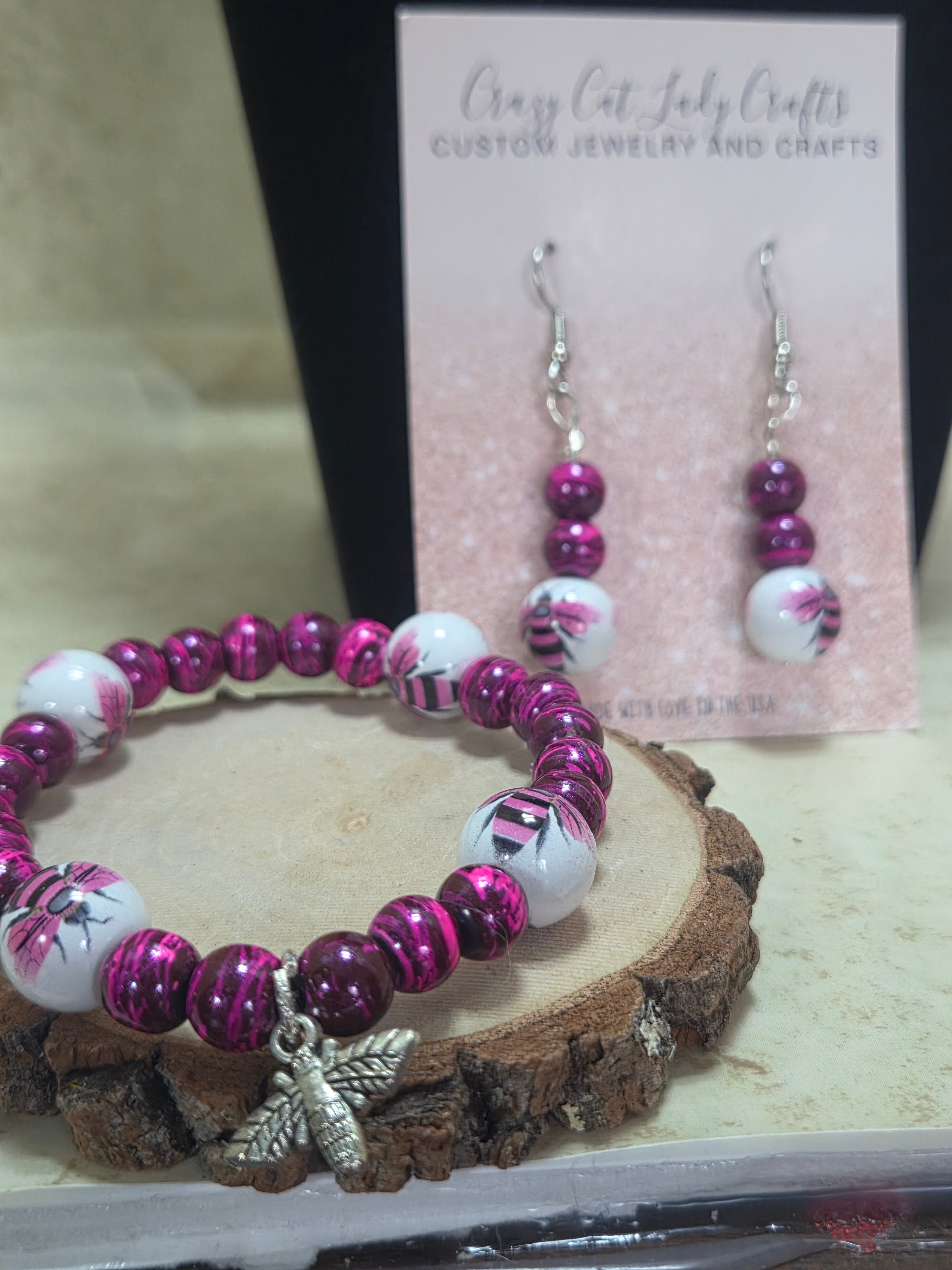 Pink and black swirl beads and larger with beads with pink and black bees 2 piece jewelry set