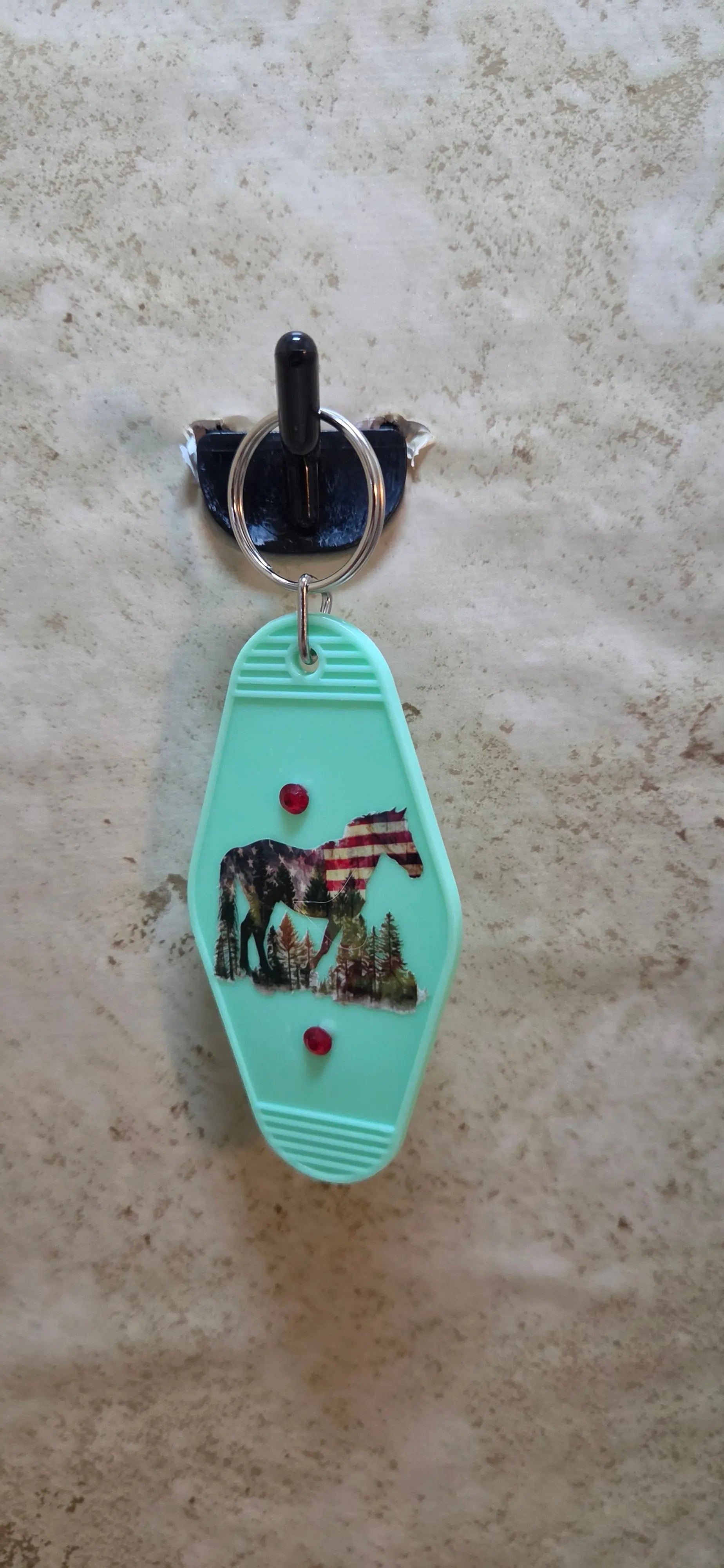 imitation of s hotel key chain with a horse of made of the American flag in light green - Crazy Cat Lady Crafts